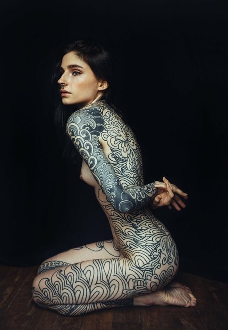 Naakte gelekte OnlyFans-foto van Noemie Doragon
