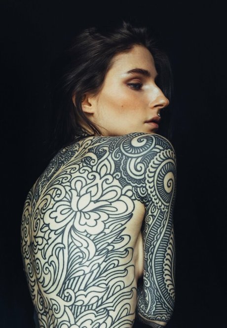 Naakte gelekte OnlyFans-foto van Noemie Doragon