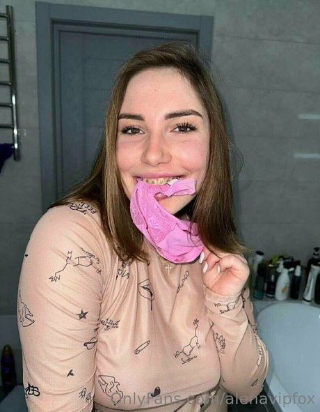 Naakte gelekte OnlyFans-foto van Alenavipfox