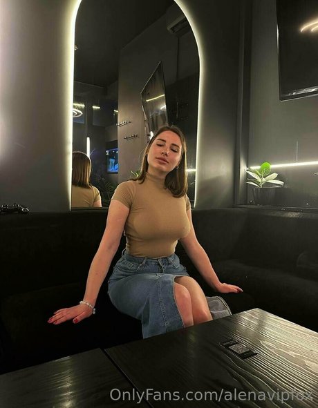 Naakte gelekte OnlyFans-foto van Alenavipfox