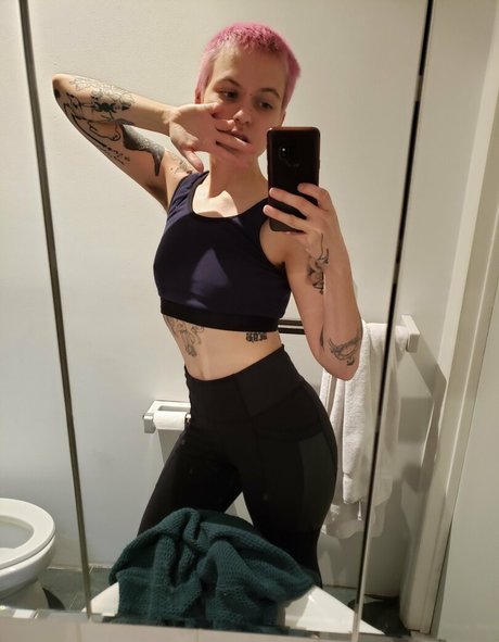 Naakte gelekte OnlyFans-foto van Molotovcocktease