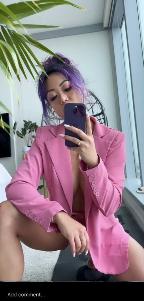 Naakte gelekte OnlyFans-foto van Cynthia Leu