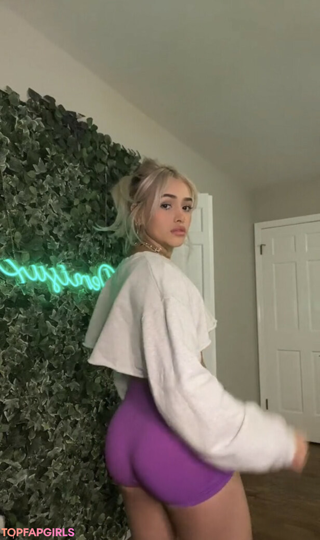 Naakte gelekte OnlyFans-foto van Demisux #24 Naakte gelekte OnlyFans-foto van Demisux #24