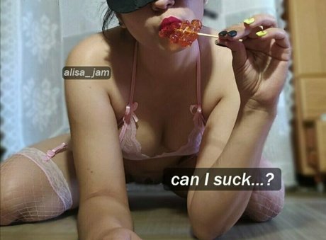 Naakte gelekte OnlyFans-foto van Arianapetitte
