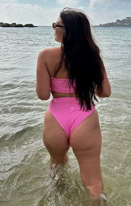 Naakte gelekte OnlyFans-foto van Debora Tanzo