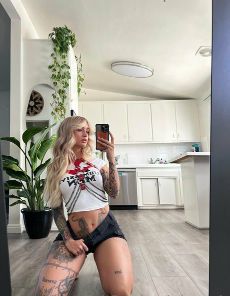 Naakte gelekte OnlyFans-foto van Babyyessie