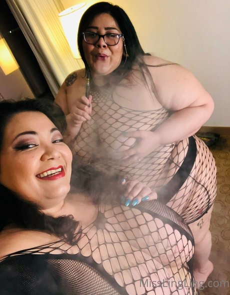 Naakte gelekte OnlyFans-foto van Linglingbbw