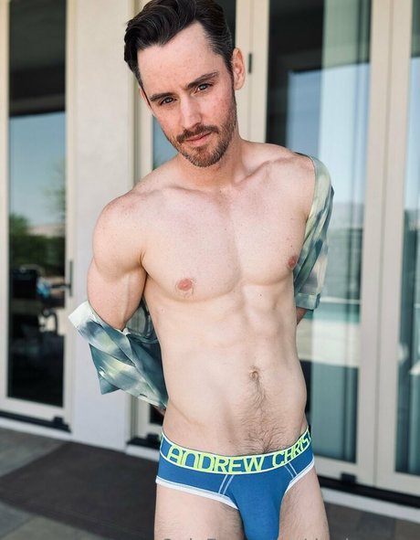 Naakte gelekte OnlyFans-foto van Danbenson