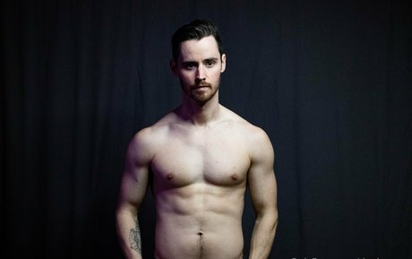 Naakte gelekte OnlyFans-foto van Danbenson