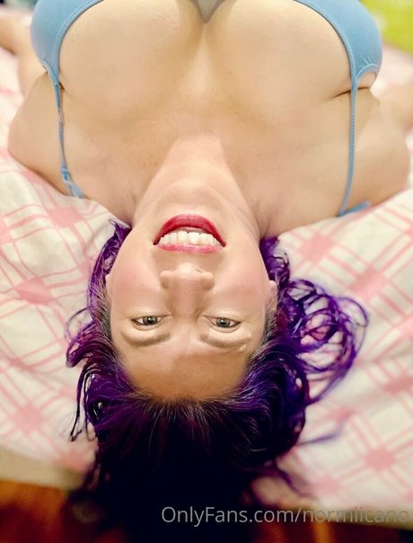 Naakte gelekte OnlyFans-foto van Normiiof