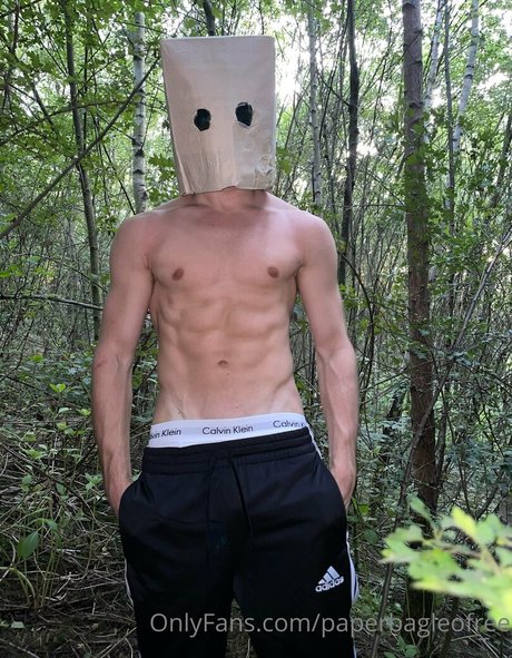 Naakte gelekte OnlyFans-foto van Paperbagfree