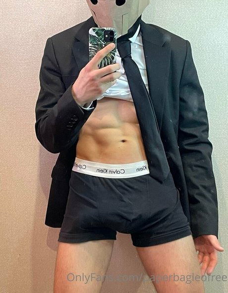 Naakte gelekte OnlyFans-foto van Paperbagfree