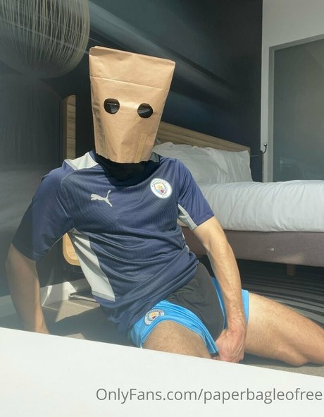 Naakte gelekte OnlyFans-foto van Paperbagfree