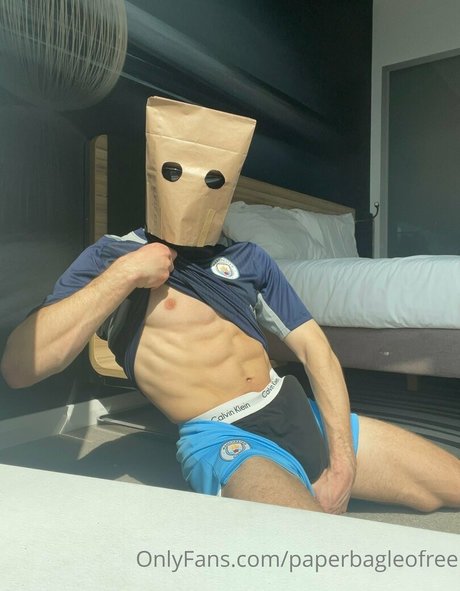 Naakte gelekte OnlyFans-foto van Paperbagfree