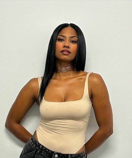 Naakte gelekte OnlyFans-foto van Nia Correia Ot
