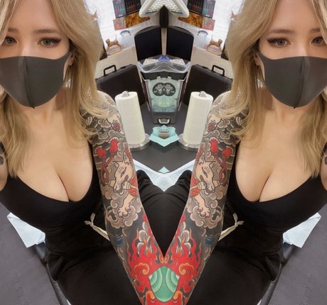 Naakte gelekte OnlyFans-foto van Candie Bolton