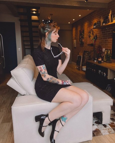 Naakte gelekte OnlyFans-foto van Gabi Cattuzzo