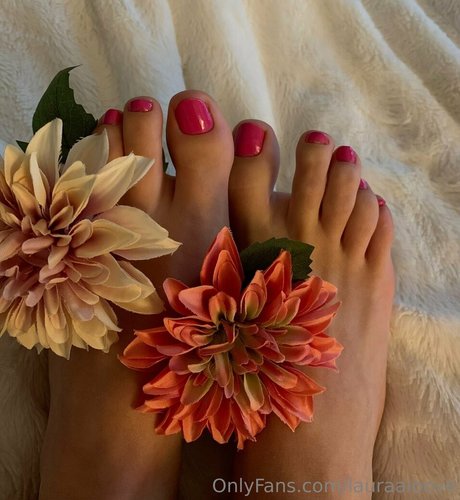 Naakte gelekte OnlyFans-foto van Lauraaloove