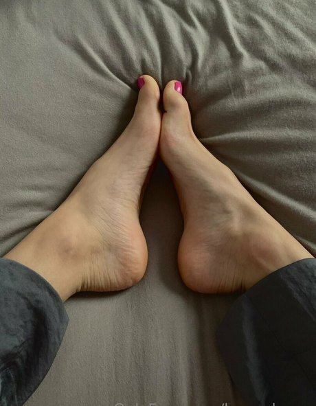 Naakte gelekte OnlyFans-foto van Lauraaloove
