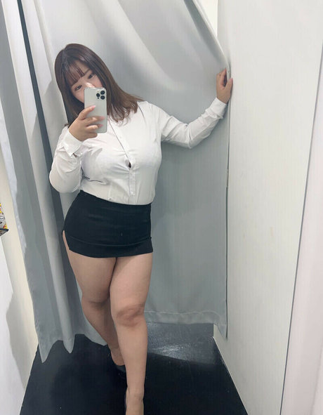 Naakte gelekte OnlyFans-foto van Hoshino Ume