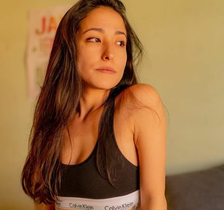 Naakte gelekte OnlyFans-foto van Bia Miyuki