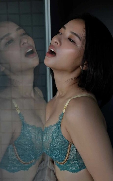 Naakte gelekte OnlyFans-foto van Ayame Misaki