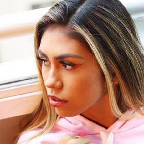 Naakte gelekte OnlyFans-foto van Mayra Marcele