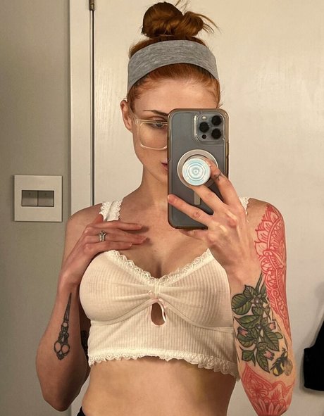 Naakte gelekte OnlyFans-foto van Katierosecoloredglasses