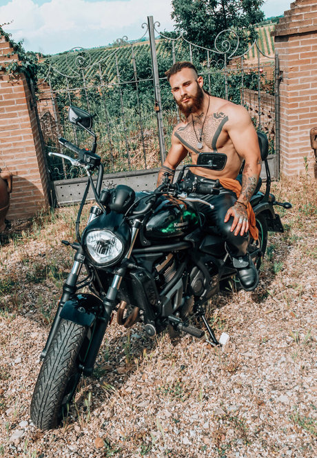 Naakte gelekte OnlyFans-foto van Pervertmilan