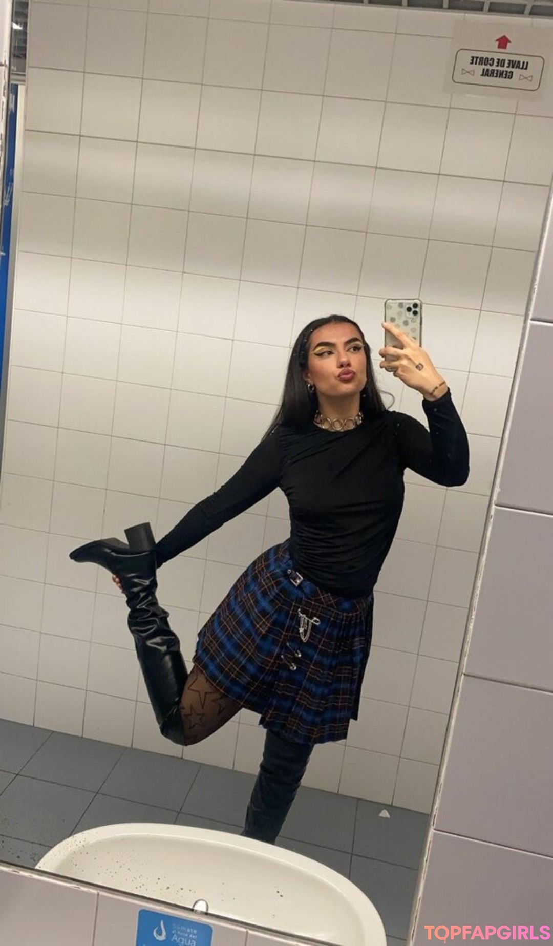 Naakte gelekte OnlyFans-foto van Marta Sango #2 Naakte gelekte OnlyFans-foto van Marta Sango #2