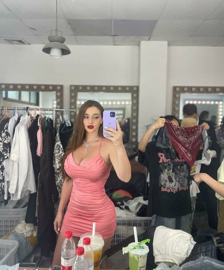 Naakte gelekte OnlyFans-foto van Nanuca Nana