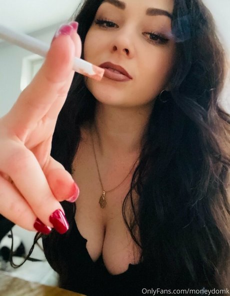Naakte gelekte OnlyFans-foto van Moneydomk