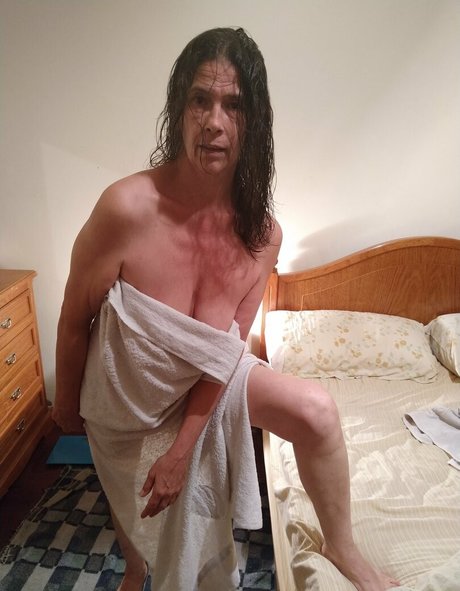Naakte gelekte OnlyFans-foto van Aloneruth