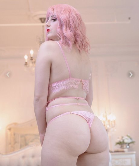 Naakte gelekte OnlyFans-foto van Littlelilylewds