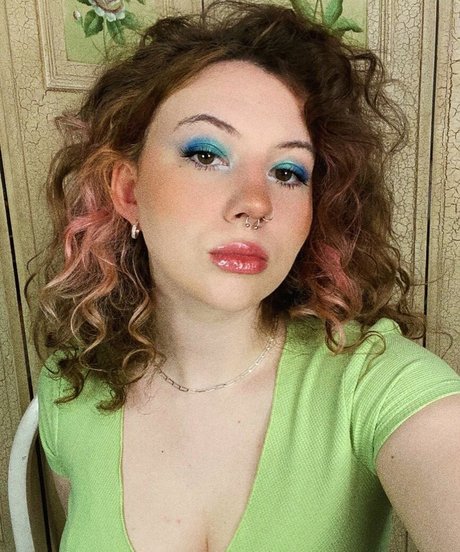 Naakte gelekte OnlyFans-foto van Kendi Ken Asmr