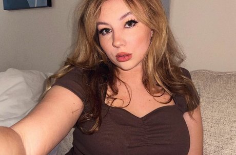 Naakte gelekte OnlyFans-foto van Kendi Ken Asmr