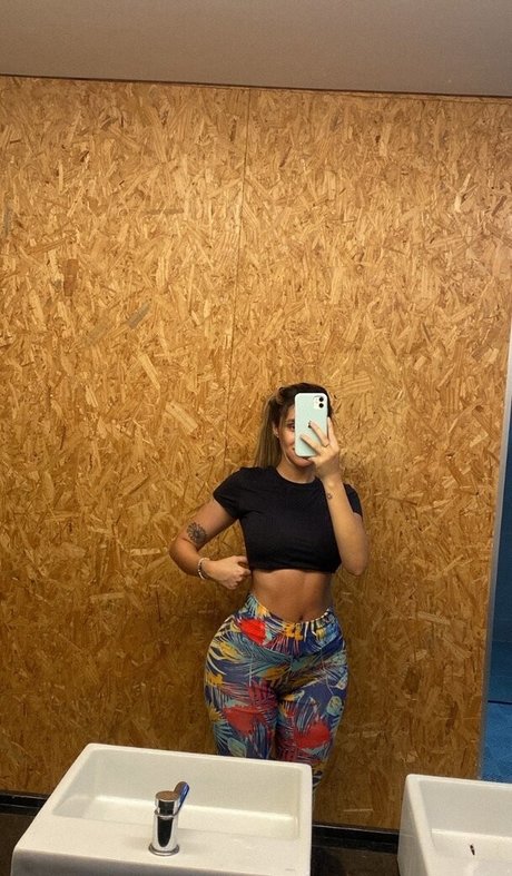 Naakte gelekte OnlyFans-foto van Debora Borgie