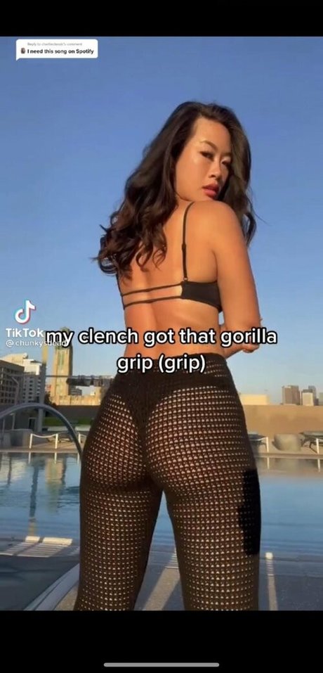 Naakte gelekte OnlyFans-foto van Melissa Ong