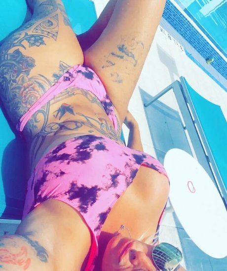 Naakte gelekte OnlyFans-foto van Kacey Diamonds