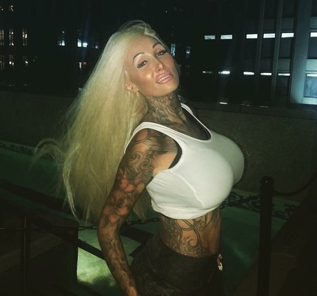 Naakte gelekte OnlyFans-foto van Kacey Diamonds