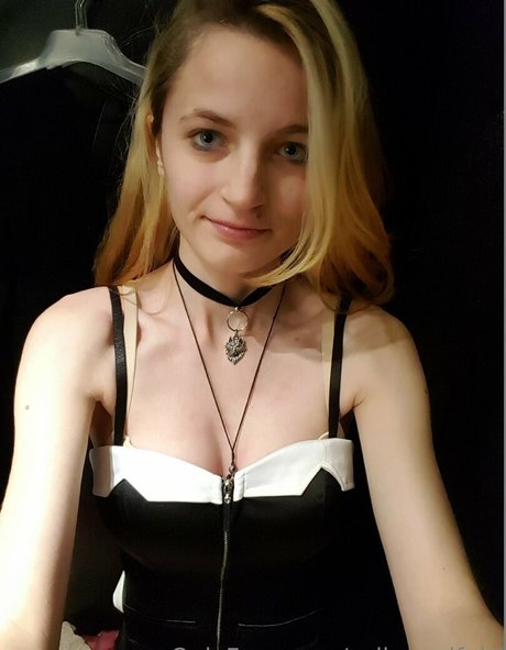 Naakte gelekte OnlyFans-foto van Sailerwolfgirl