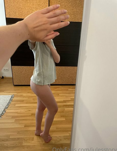 Naakte gelekte OnlyFans-foto van Julesstory