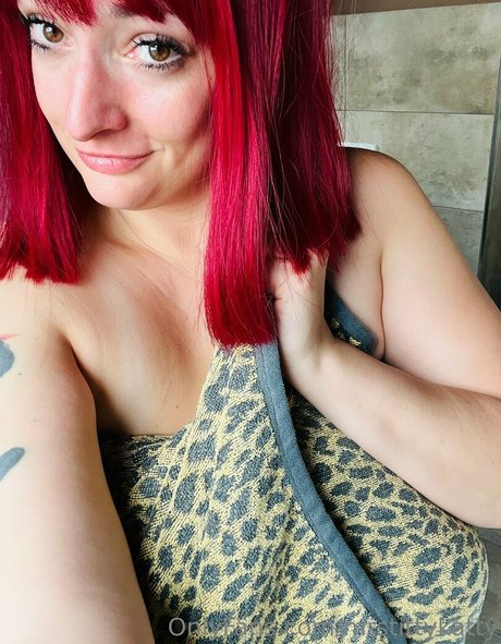 Naakte gelekte OnlyFans-foto van Mrstittykatty