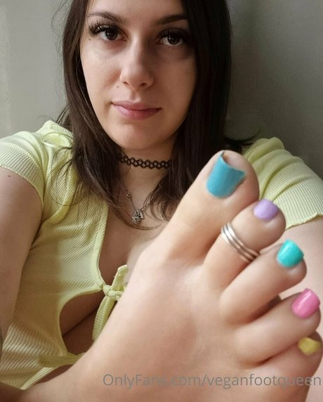 Naakte gelekte OnlyFans-foto van Veganfootqueen