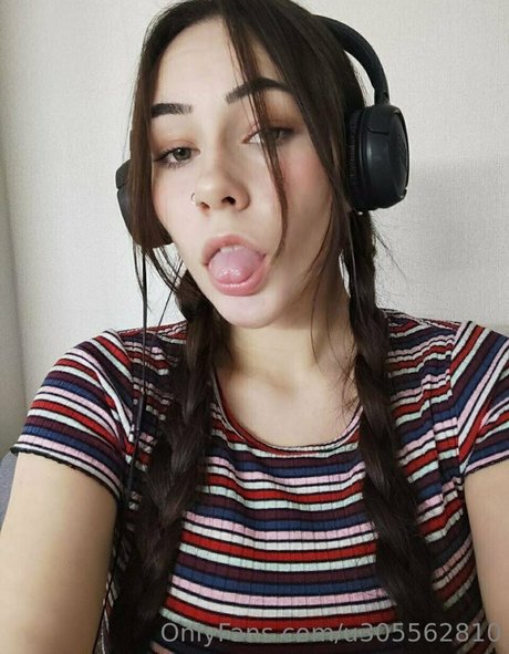Naakte gelekte OnlyFans-foto van Babyuntouchable