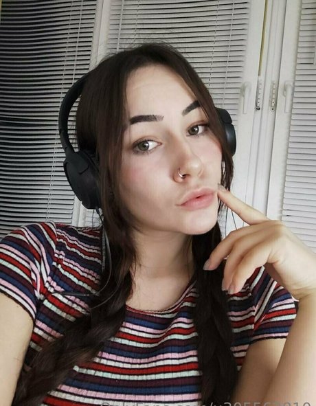 Naakte gelekte OnlyFans-foto van Babyuntouchable
