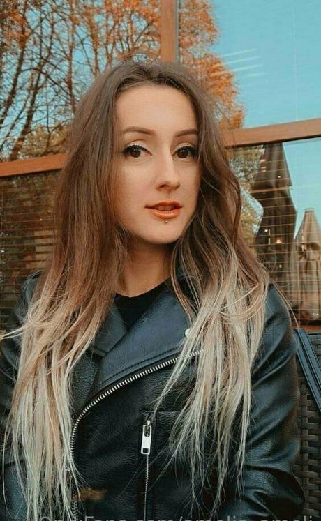 Naakte gelekte OnlyFans-foto van Ameliaameli