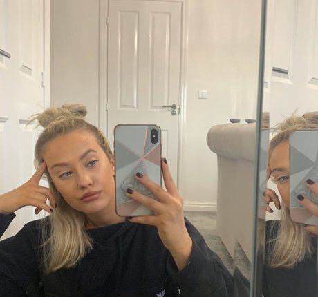 Naakte gelekte OnlyFans-foto van Tia Carter