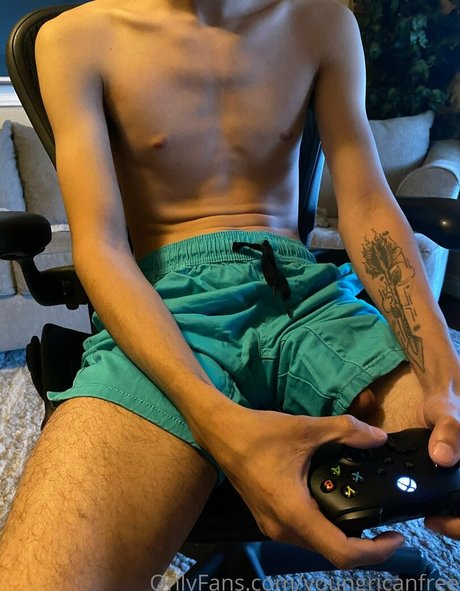 Naakte gelekte OnlyFans-foto van Youngricanfree