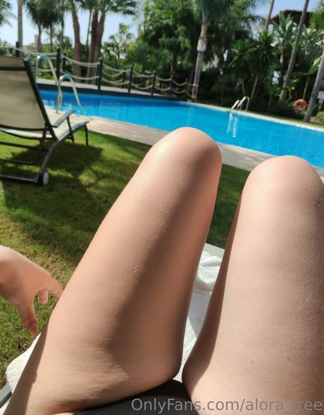 Naakte gelekte OnlyFans-foto van Alorafree